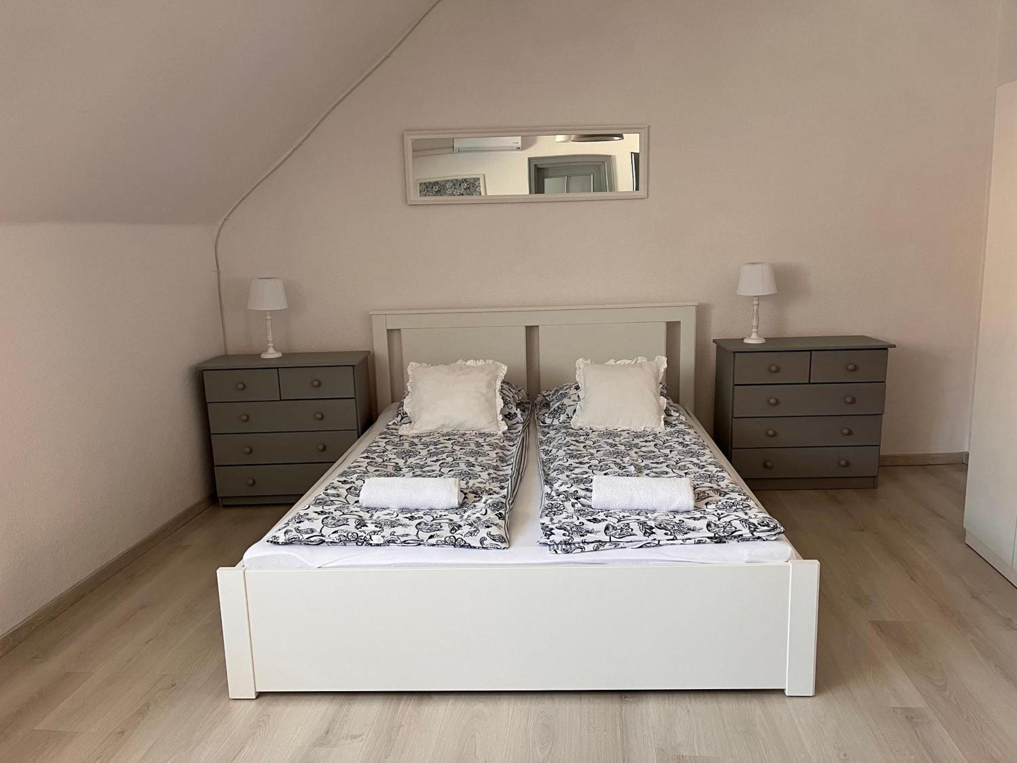 Pacsirta Apartman Grand Eger Extérieur photo