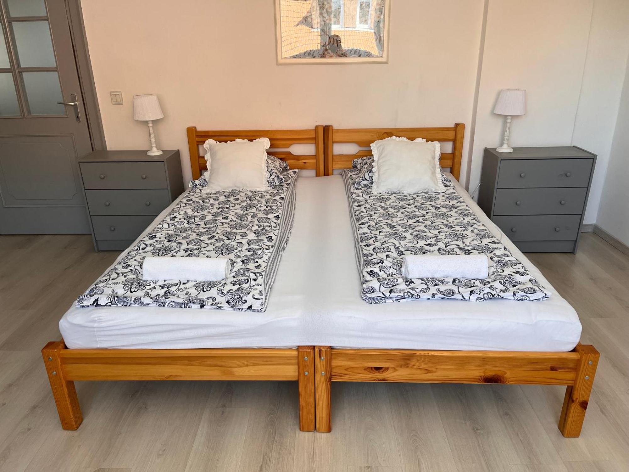 Pacsirta Apartman Grand Eger Extérieur photo