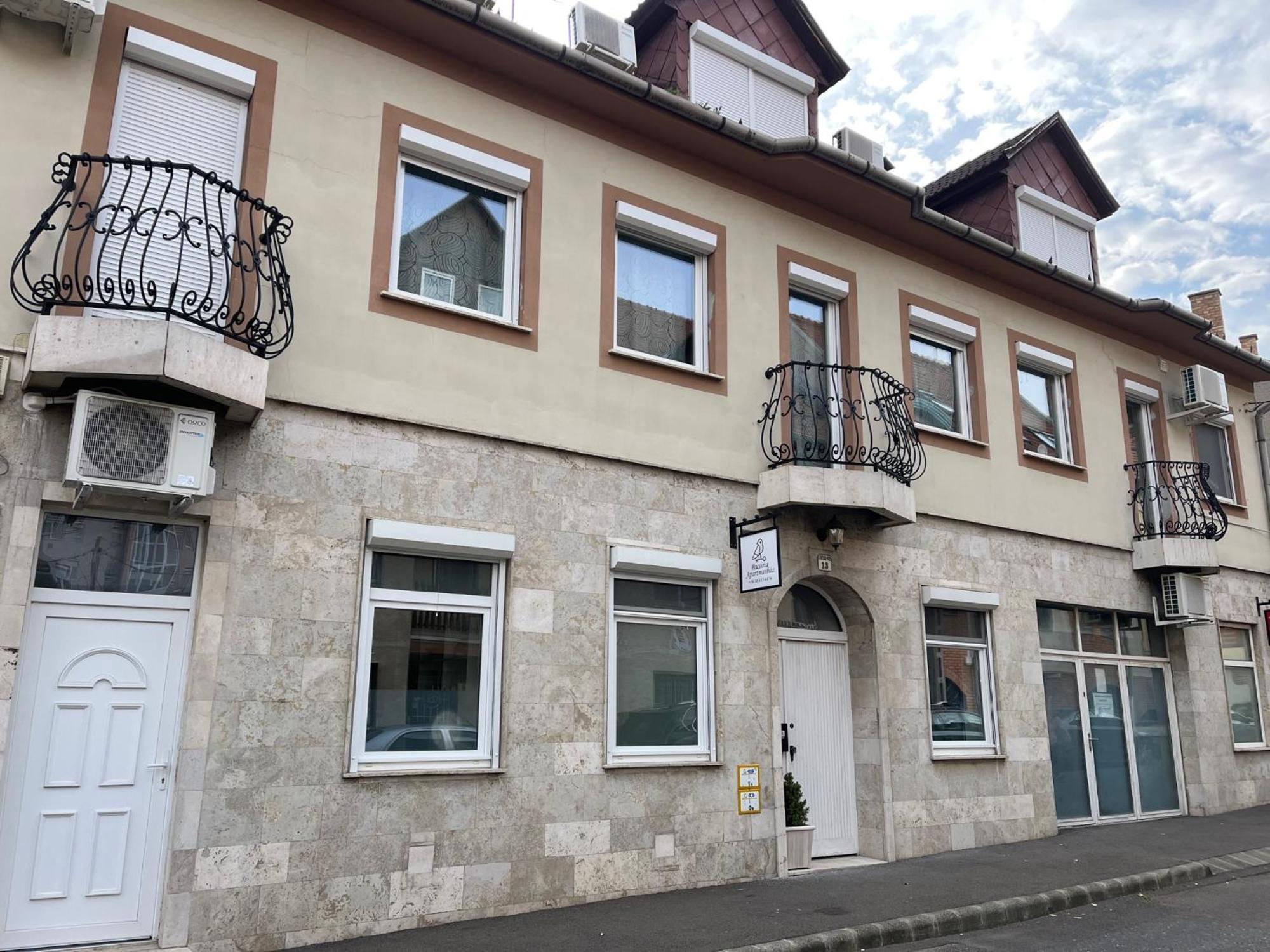 Pacsirta Apartman Grand Eger Extérieur photo